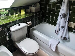 Apartment | Bathroom - Winterberg Apartment Near Slopes (Winterberg)