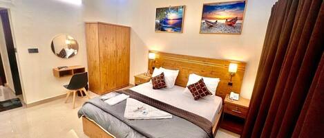 Superior Double Room | Meja, Wi-fi percuma