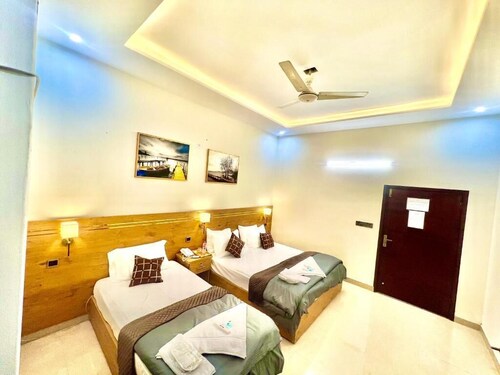 BNB Royal Galaxy Family Hotel