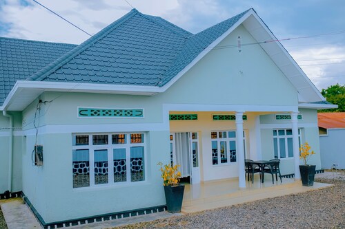 Peaceful apartment with WiFi in charming Musanze-down town.