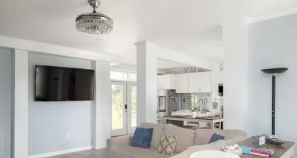 Beautiful private guest house with water views