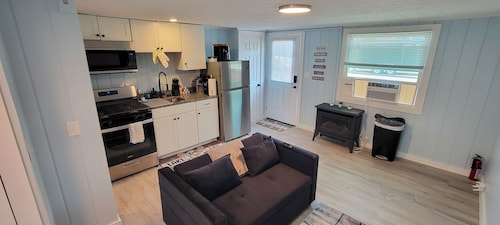 1st Floor Beach Access Studio Apartment U12 in Geneva