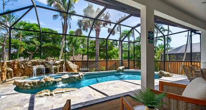 Sweet "Rae" of Sunshine-Coastal Oasis, Prime location & GOLF CART INCLUDED!