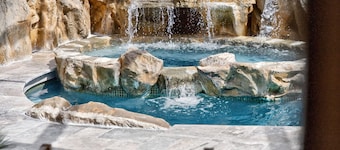 Sweet "Rae" of Sunshine-Coastal Oasis, Prime location & GOLF CART INCLUDED!