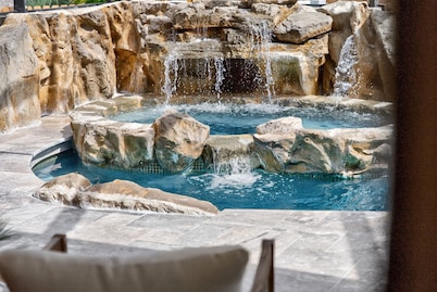 Sweet "Rae" of Sunshine-Coastal Oasis, Prime location & GOLF CART INCLUDED!