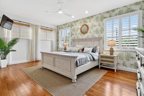 4 bedrooms, desk, iron/ironing board, travel cot