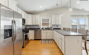 Fridge, oven, dishwasher, coffee/tea maker