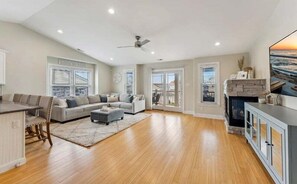 TV, fireplace