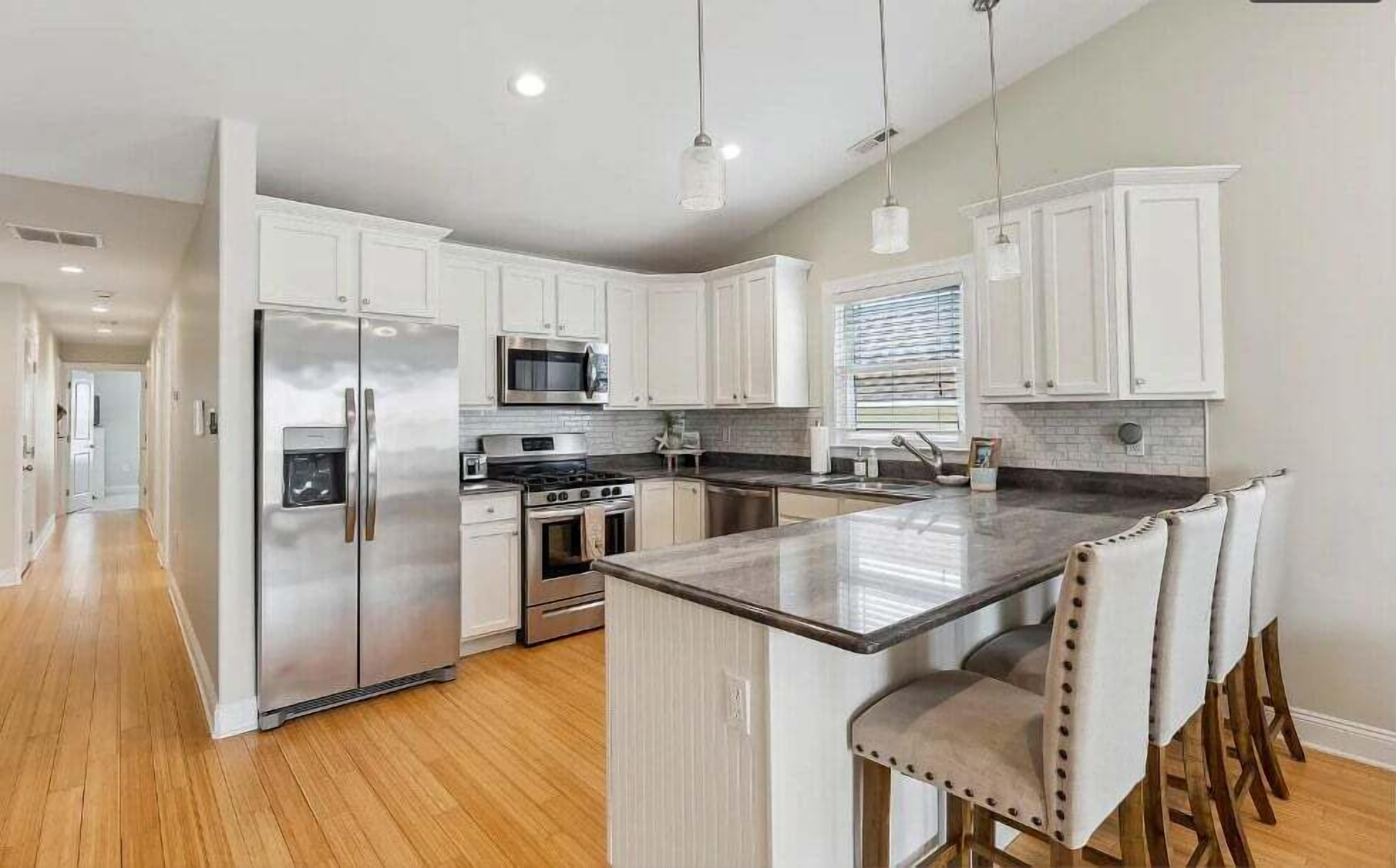 冷蔵庫、オーブン、食器洗い機、コーヒー / ティーメーカー