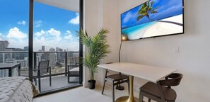 Iron/ironing board, WiFi, bed sheets