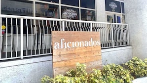 A building with a sign reading "aficionados" in front.