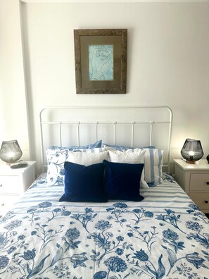 Iron/ironing board, WiFi, bed sheets