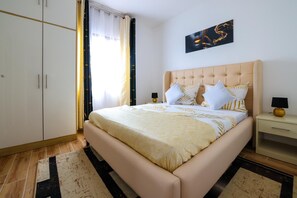 2 bedrooms, iron/ironing board, WiFi, bed sheets