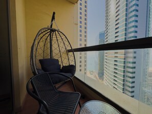 Property grounds - Modern 1BR in JBR | Walk to Beach & Marina (Dubai)
