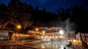 3 outdoor pools