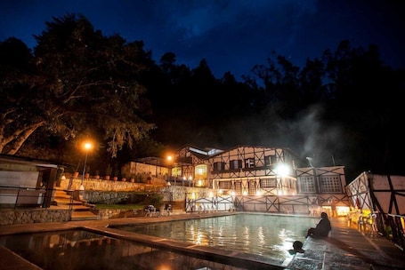 3 outdoor pools. Termales Los Volcanes
