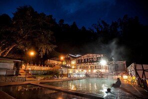 3 piscines extérieures