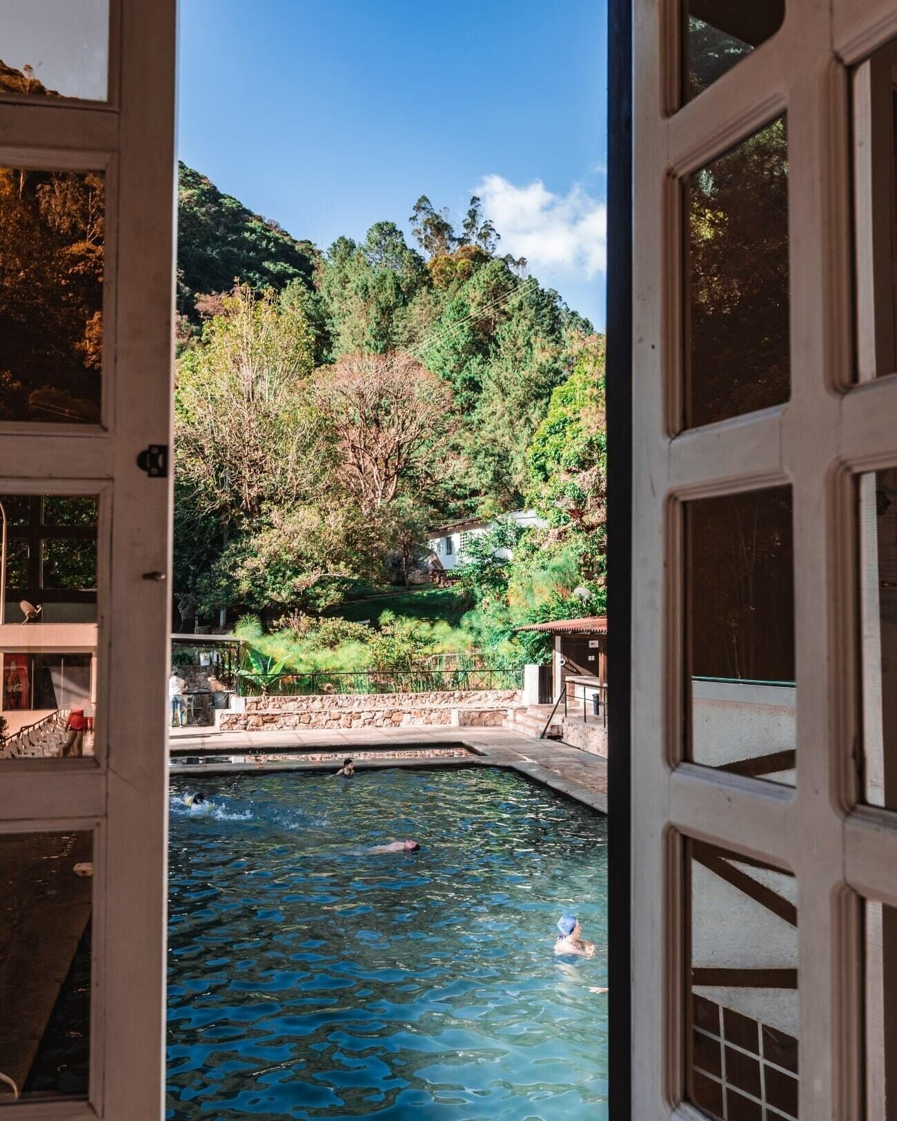 40-Zoll-Smart-TV mit Kabelempfang, Fußbodenheizung