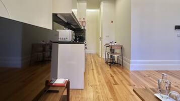 Studio, tupakointi sallittu