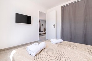 1 bedroom, free WiFi, bed sheets