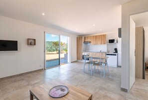 Réfrigérateur, micro-ondes, four, lave-vaisselle