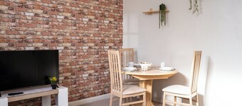 Steam Dream Swindon Town Centre sleeps up to 5 / free parking