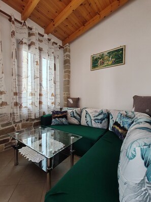Living area - Traditional house in Kymi (Kymi)