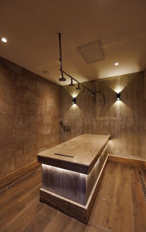 Espace de soins pour les couples, sauna, bain à remous, hammam