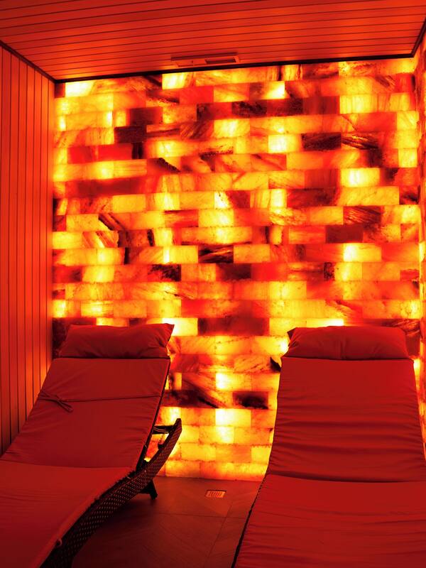 Couples treatment room(s), sauna, hot tub, steam room
