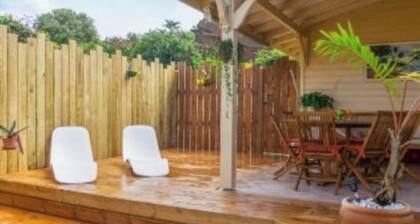 Charming 3-bedroom villa, AC in welcoming Sainte-Anne with pool exposed