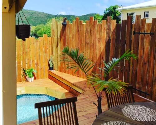 Charming 3-bedroom villa, AC in welcoming Sainte-Anne with pool exposed