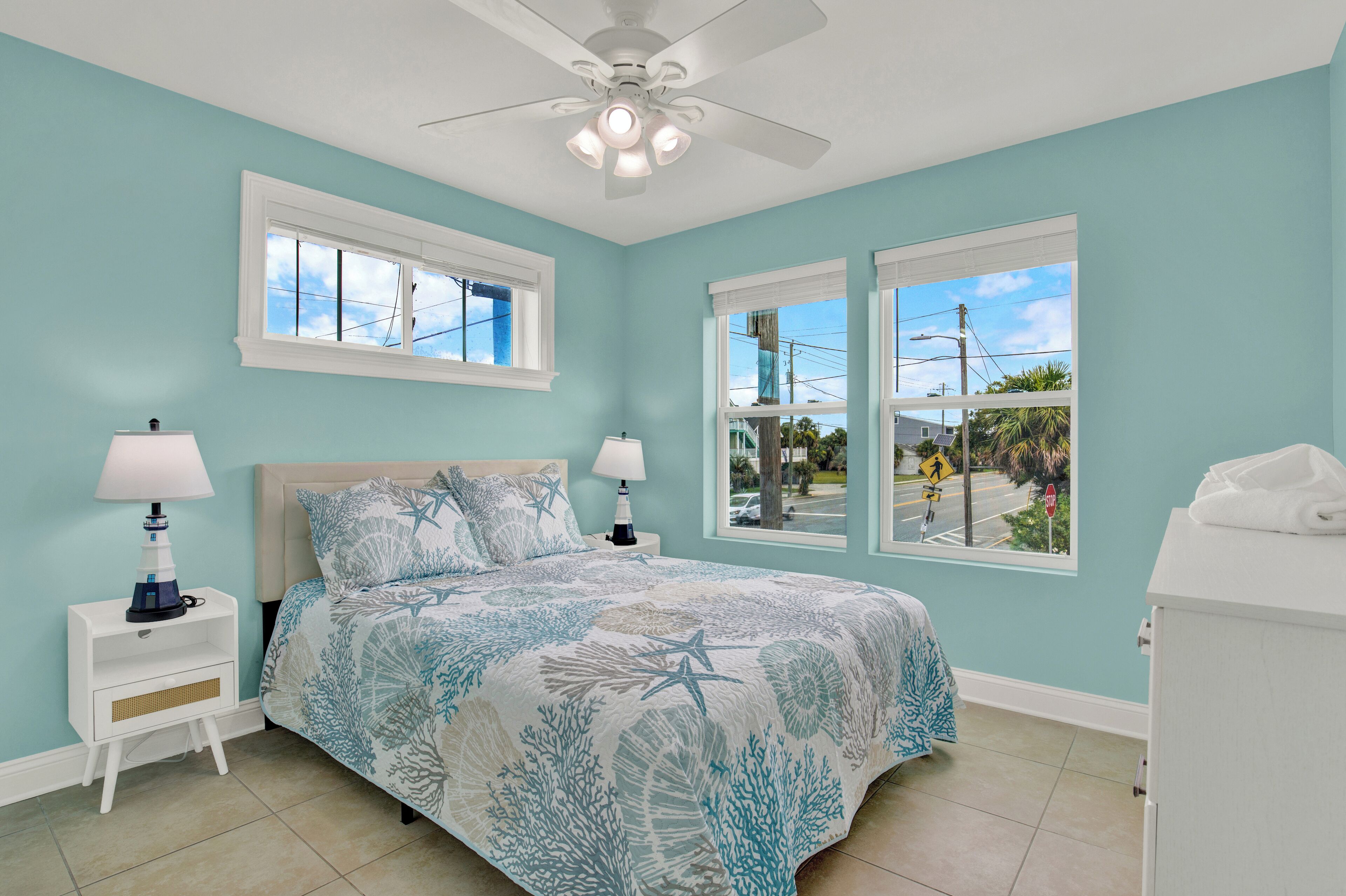 3 bedrooms, iron/ironing board, WiFi, bed sheets