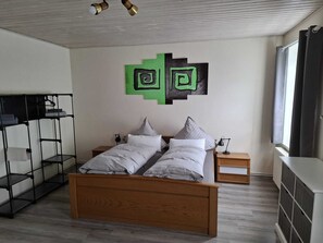 1 Schlafzimmer, Schreibtisch, Bügeleisen/Bügelbrett, kostenloses WLAN