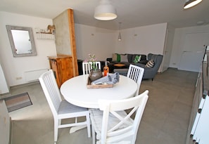 Apartment | Dining