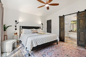 2 bedrooms, iron/ironing board, free WiFi, bed sheets