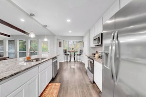 House, 4 Bedrooms, Garden View, Garden Area | Private kitchen