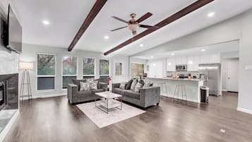 House, 4 Bedrooms, Garden View, Garden Area | Living area | 32-inch Smart TV with digital channels