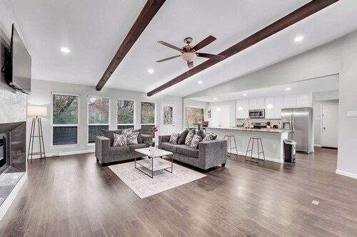 Serene Deck 10 Mins Garland City Square