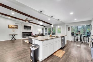 House, 4 Bedrooms, Garden View, Garden Area | Private kitchen