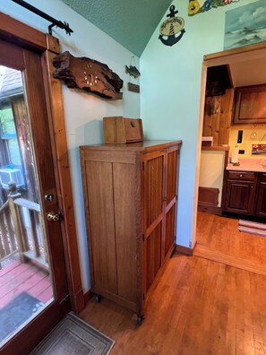 Interior - Classic cottage country, a short stroll to the beach! (Angola)