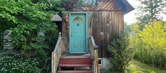 Classic cottage country, a short stroll to the beach!