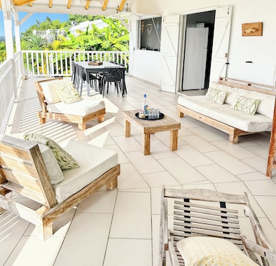 4-star Villa Lauréal with 180° sea view and private pool, ideal for 10 people