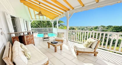 4-star Villa Lauréal with 180° sea view and private pool, ideal for 10 people