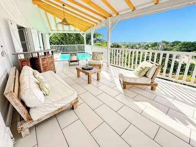 4-star Villa Lauréal with 180° sea view and private pool, ideal for 10 people