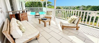 4-star Villa Lauréal with 180° sea view and private pool, ideal for 10 people