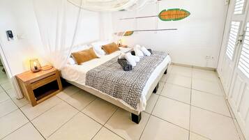 Iron/ironing board, travel cot, WiFi, bed sheets