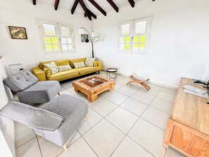 TV - 4-star Villa Lauréal with 180° sea view and private pool, ideal for 10 people (Grand-Bourg)