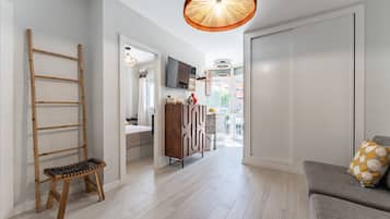 1 slaapkamer, een strijkplank/strijkijzer, gratis wifi, beddengoed