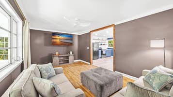 Smart TV, table tennis