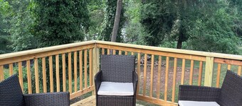 3-bedroom 2 bath home located minutes from Keowee Mariana, shopping and Clemson